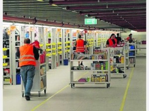 Lavoratori nel centro Amazon a Bad Hersfeld