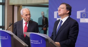 Shimon Peres e José Manuel Barroso © European Union, 2013