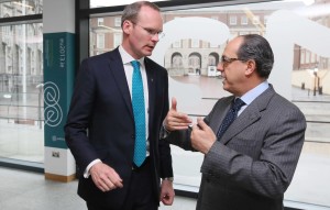 Simon Coveney, ministro dell'Agricoltura irlandese, con Paolo De Castro a Dublino