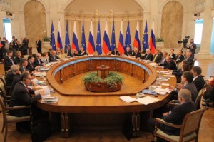 Il tavolo del meeting Ue-Tussia