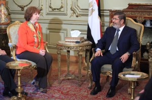 Ashton and Morsi in a meeting in Egypt on Sunday,7 April 2013. 