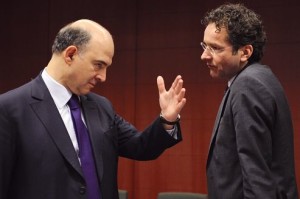 Pierre Moscovici con il presidente dell'Eurogruppo Jeroen Dijsselbloem