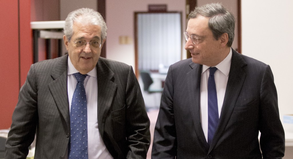 Il ministro dell'Economia Saccomanni e il presidente della Bce Draghi. I due sono 'alleati' in questa battaglia