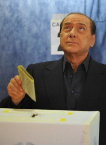 silvio-berlusconi-mentre-vota