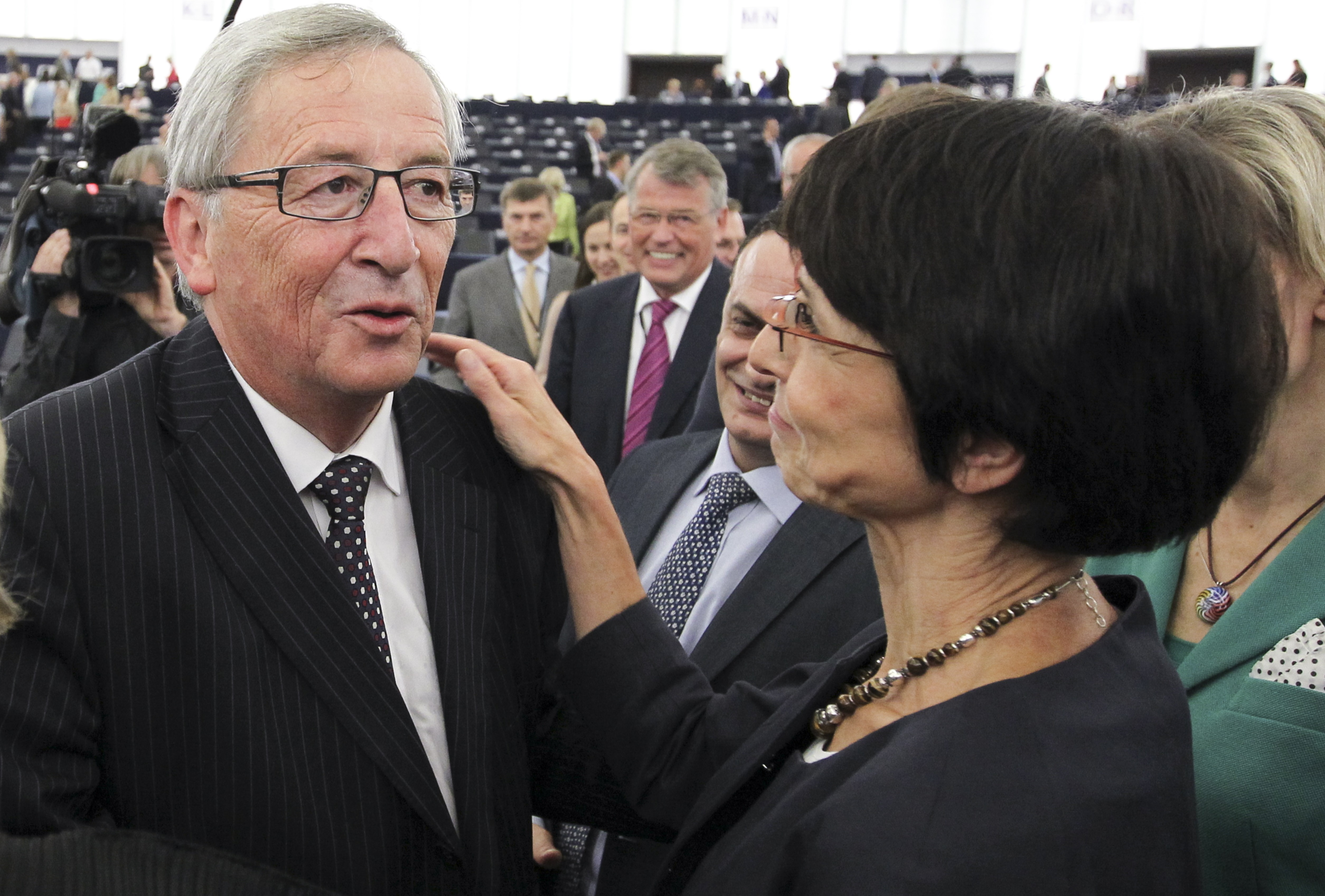 Juncker con Marianne Thyssen durante la sua audizione alla Plenaria del Parlamento europeo