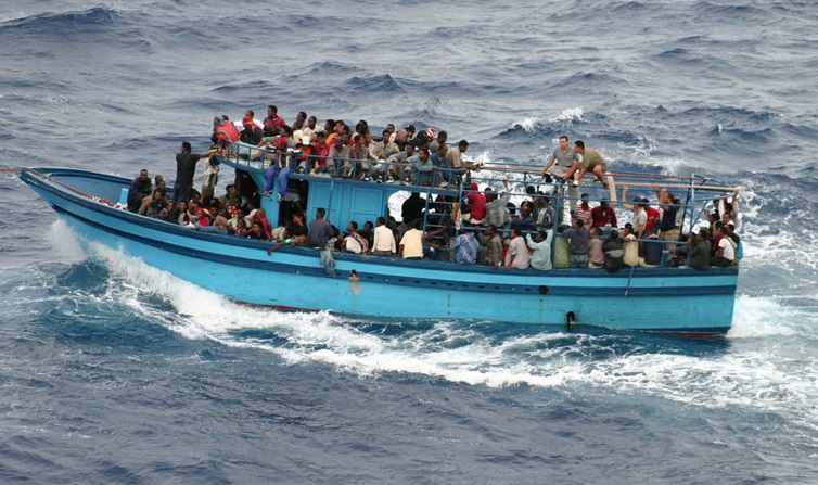 Un barcone di migranti nel Mediterraneo - ph. UNHCR