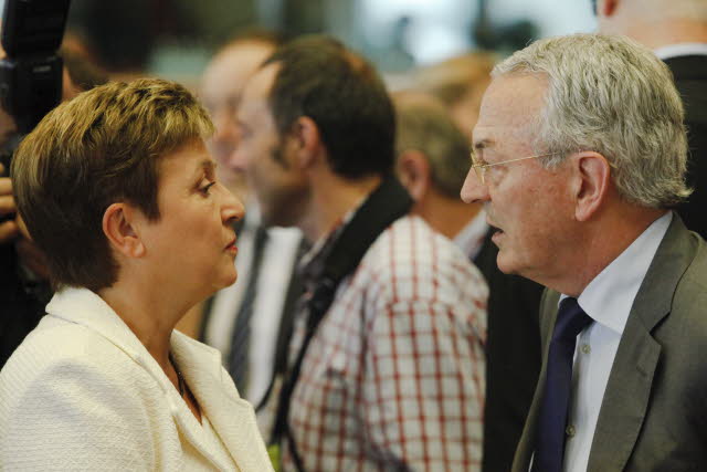 La commissaria al Bilancio Georgieva e il responsabile dei negoziati per il Parlamento Arthuis - ph. Parlamento Ue