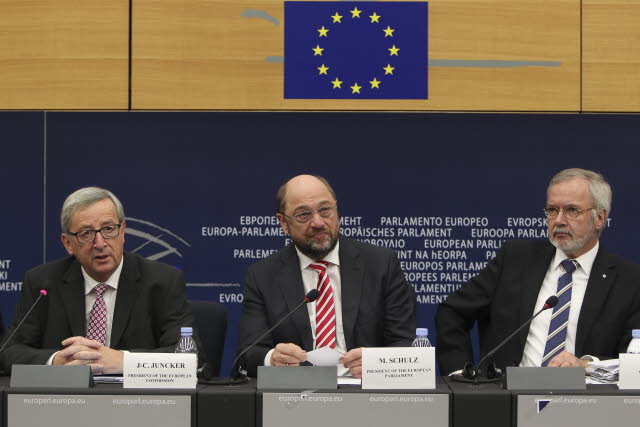 Juncker presenta il piano in conferenza stampa con Schulz e il presidente della Bei Hoyer