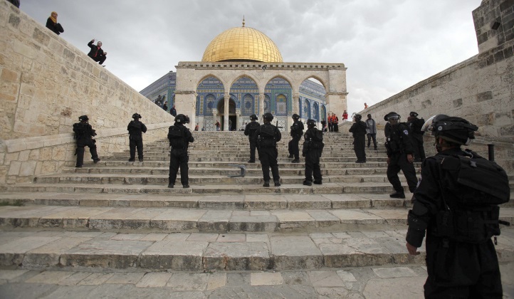 La polizia israeliana presidia l'ingresso della Spianata delle moschee