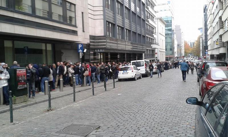 Elettori romeni in fila a Bruxelles