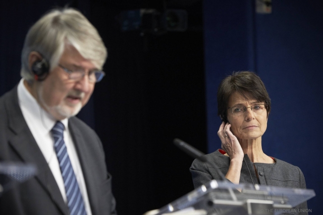 Il ministro Poletti e la commissaria Thyssen in conferenza stampa dopo il Consiglio Ue