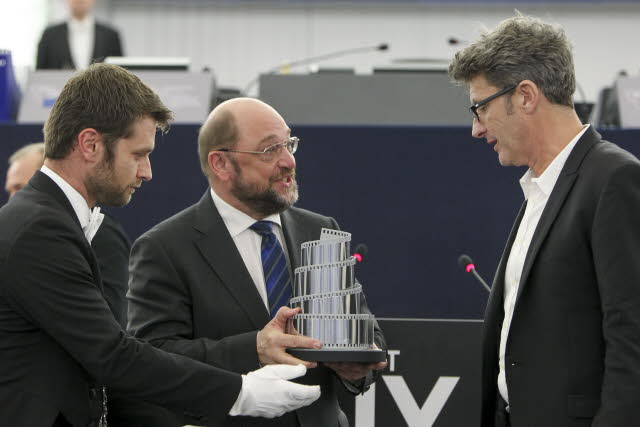 Schulz consegna il premio LUX al regista Pawlikowski - foto Parlamento Ue