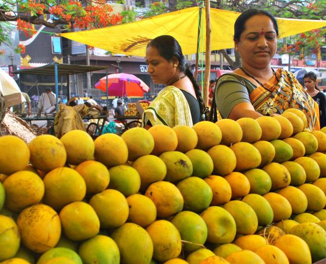 Vendita di mango in India