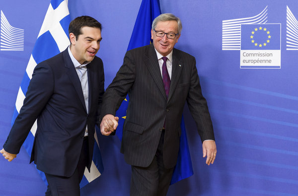 Juncker prende per mano Tsipras