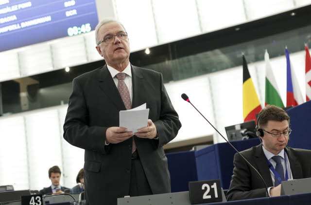 Il commissario Mimica in Aula - foto Parlamento europeo