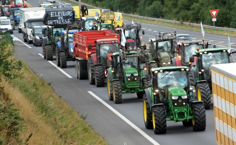 Una manifestazione degli allevatori francesi nelle scorse settimane