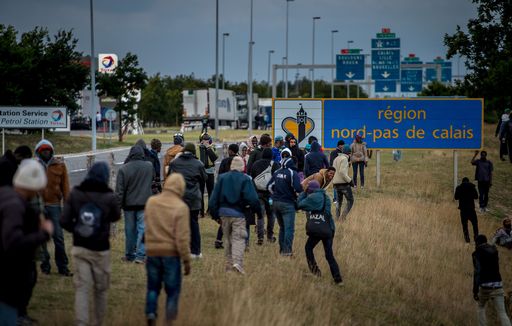 I migranti vicino a Calais, Francia