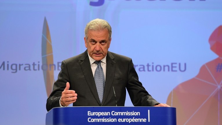 migranti, immigrati Avramopoulos