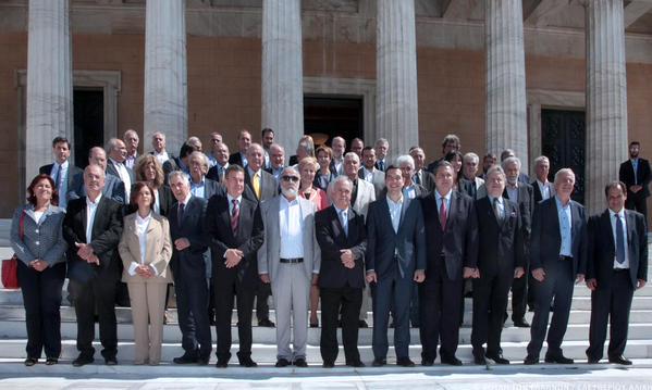 La foto di gruppo del governo di Tsipras