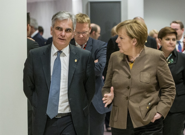 Il cancelliere austriaco Faymann e la cancelliera tedesca Merkel - foto Consiglio Ue