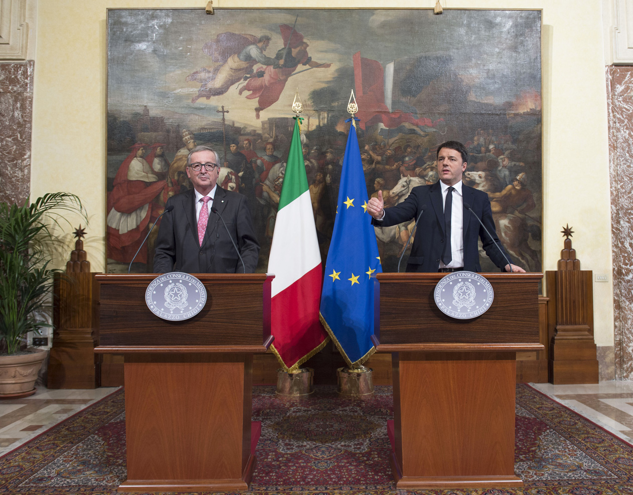 Il presidente della Commissione europea, Jean Claude Juncker, e il premier italiano Matteo Renzi (Foto: Barchielli, Palazzo Chigi)