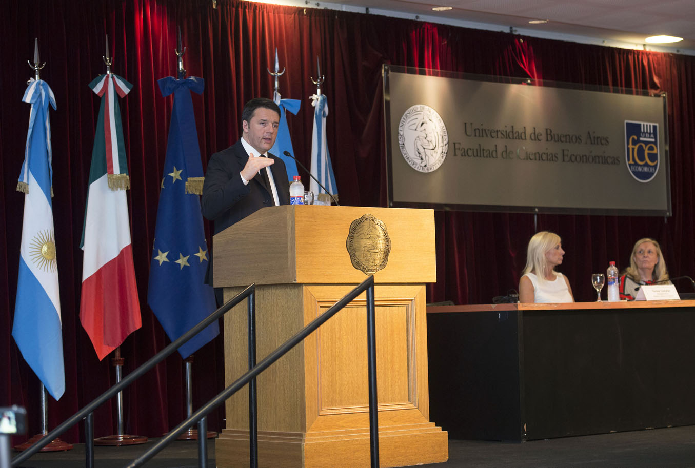 Il presidente del Consiglio, Matteo Renzi, all'Università di Buenos Aires (Foto: Barchielli, Palazzo Chigi)