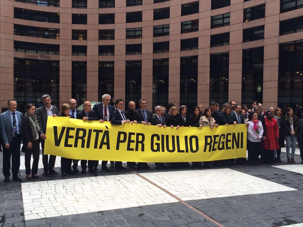 Una manifestazione dei deputati italiani a Strasburgo per chiedere Verità per Regeni