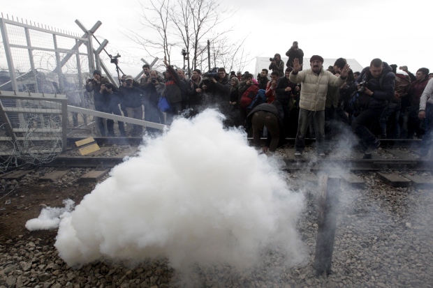 Idomeni lacrimogeni migranti