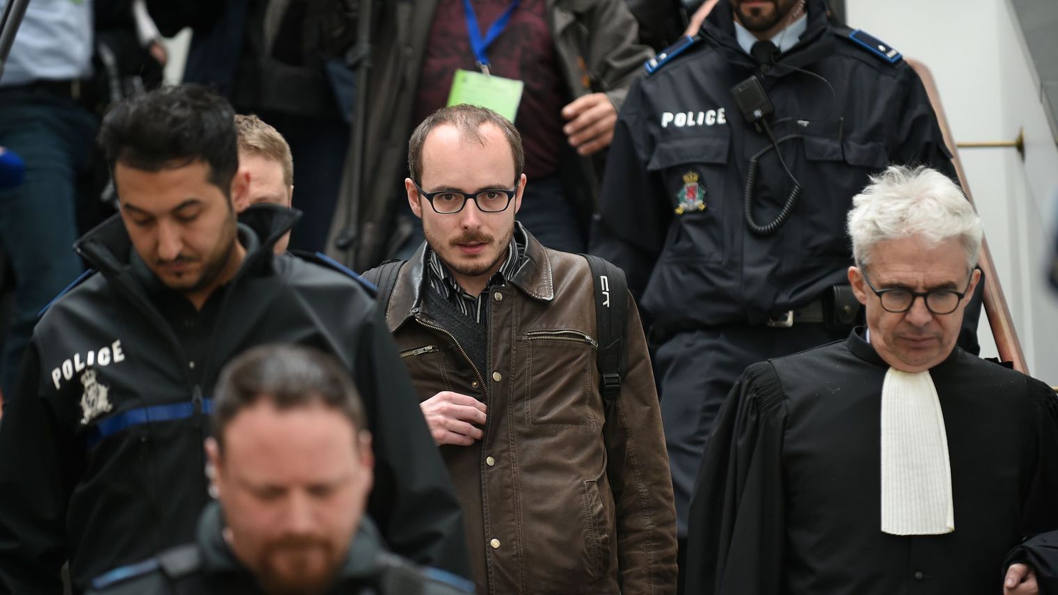 Antoine Delotur, uno dei due informatori di Luxleaks prima di entrare in aula. La procura del Lussemburgo ha chiesto 18 mesi di reclusione per lui e Raphaël Halet