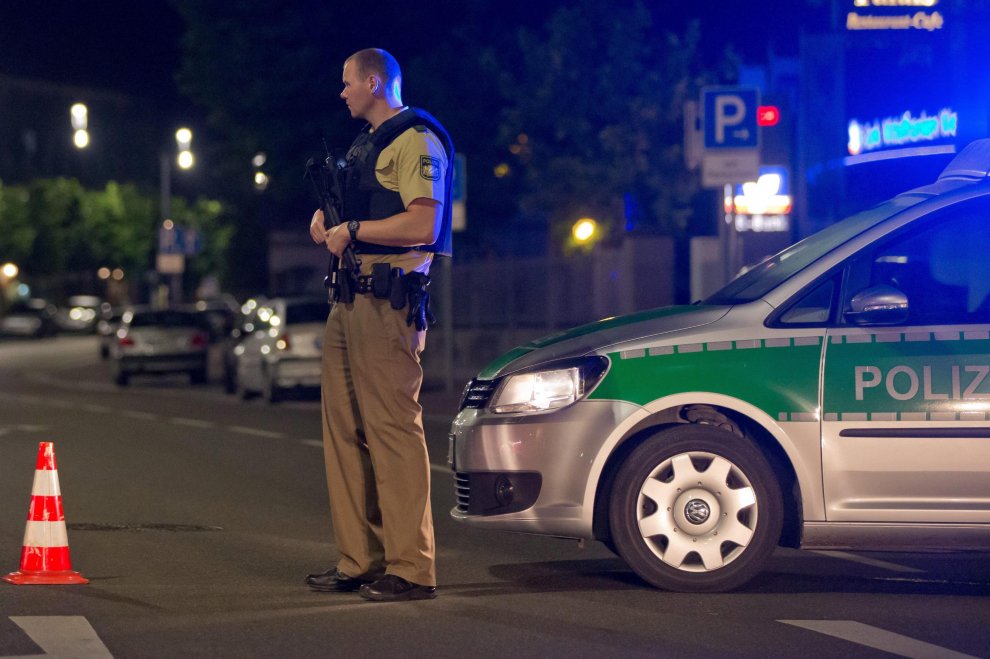 Polizia sul luogo dell'attentato ad Ansbach