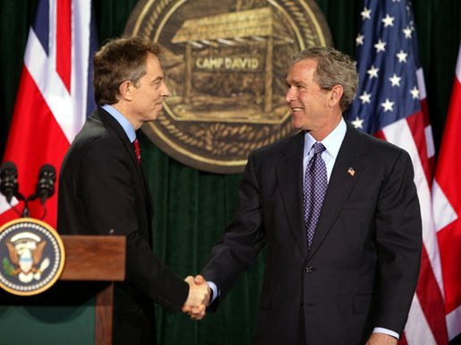 Tony Blair con George Bush