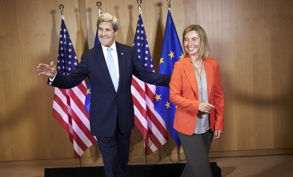 Il Segretario di Stato Usa Kerry con l'Alto rappresentante Ue Mogherini - foto Consiglio Ue