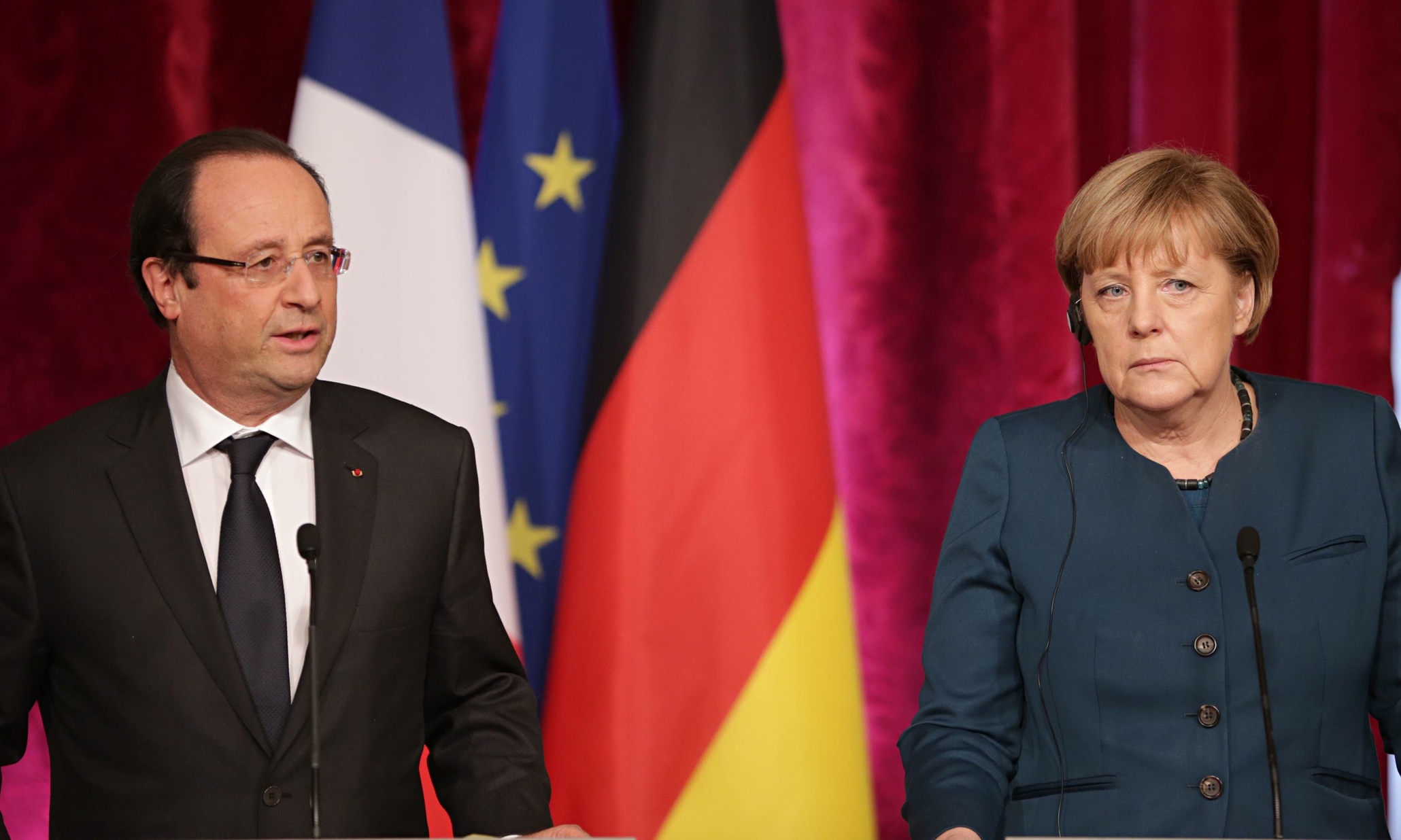 Da sinistra: Francois Hollande e Angela Merkel