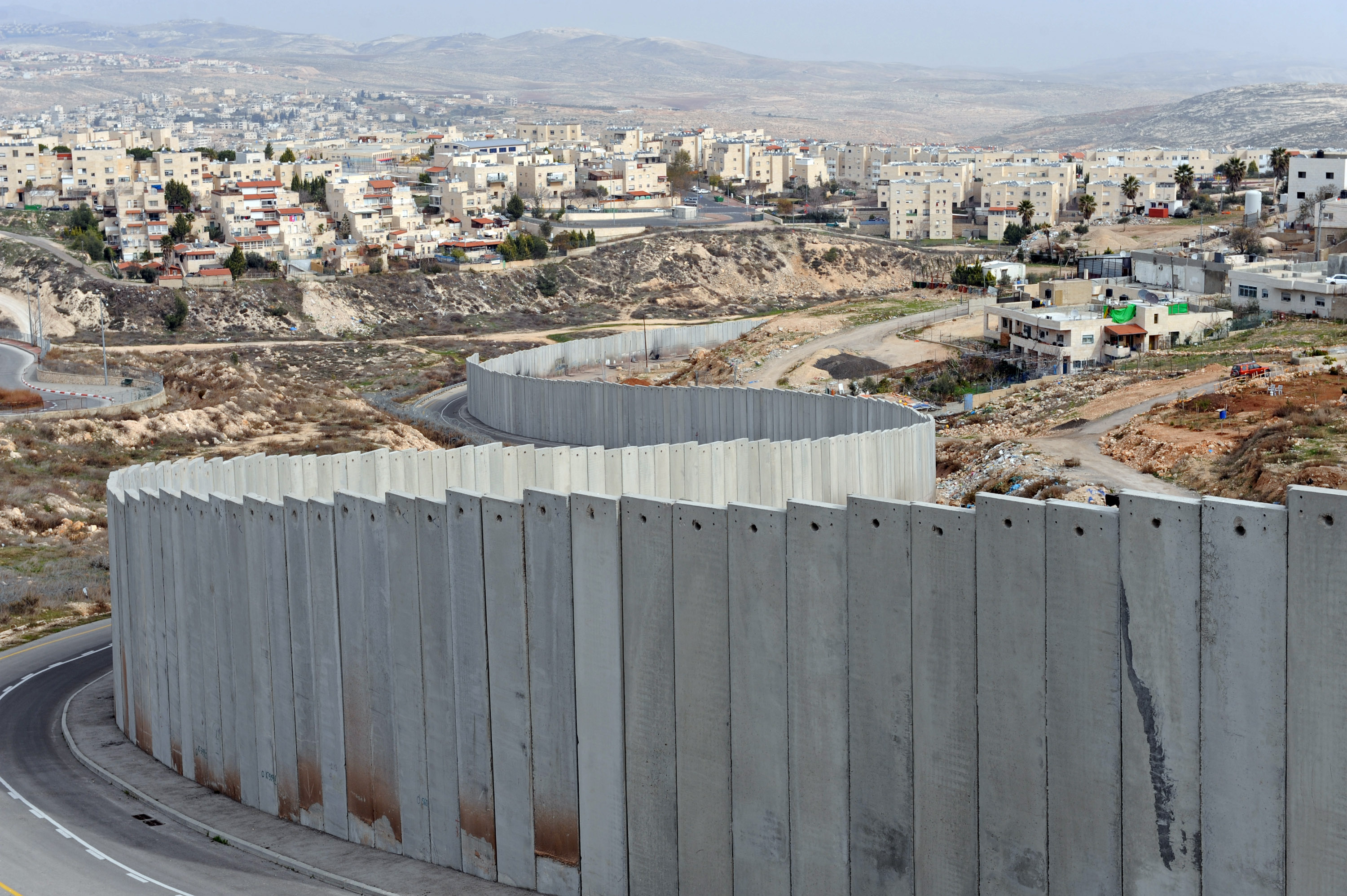 La barriera di separazione costruito da Israele in Cisgiordania che ingloba la maggior parte delle colonie israeliane