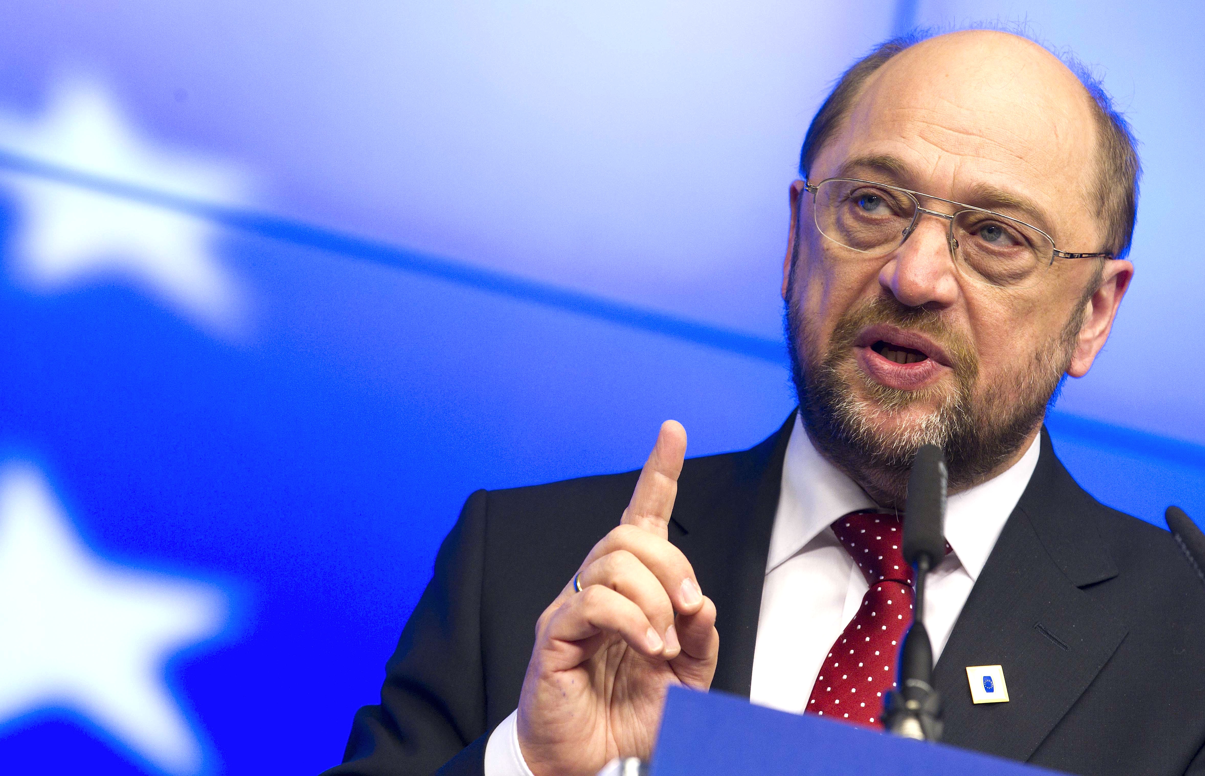 Martin Schulz, presidente del Parlamento europeo, ha detto, in un articolo per il The Guardian, di attendere "la notifica dell'uscita della Gran Bretagna dall'Ue dopo l'estate"