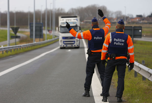 Polizia belga francese migranti