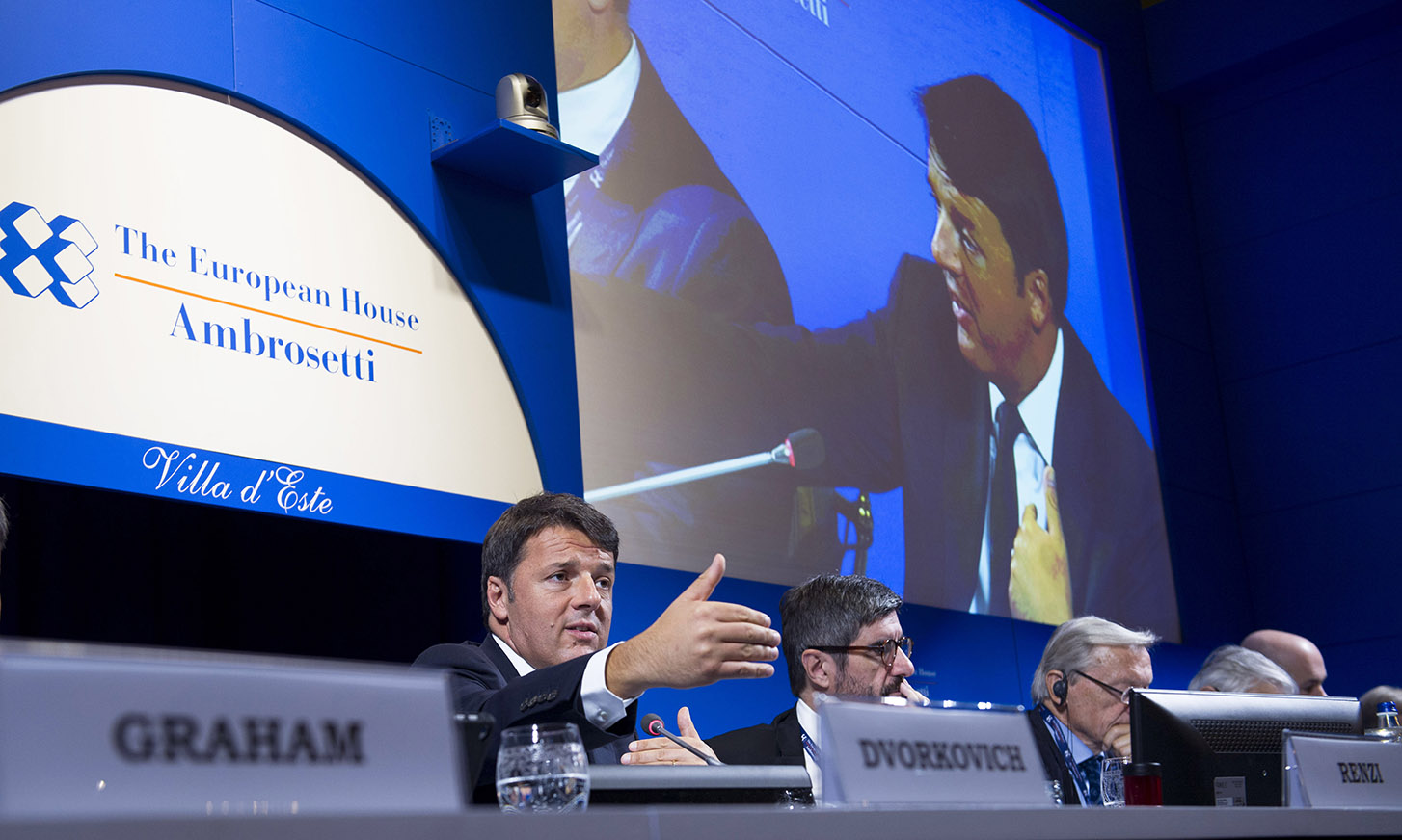 Il premier Matteo Renzi interviene al Forum Ambrosetti (Foto: Barchielli, Palazzo Chigi)