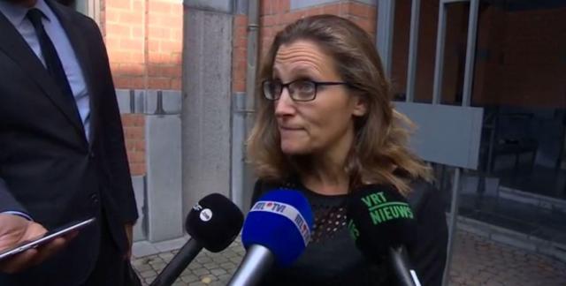 La ministra del Commercio canadese Chrystia Freeland al termine dei negoziati con la Vallonia