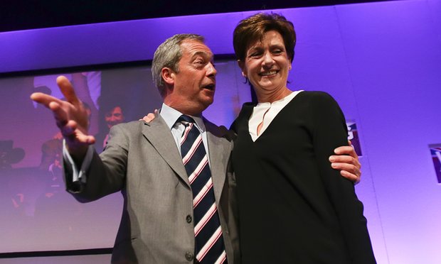 Farage e James