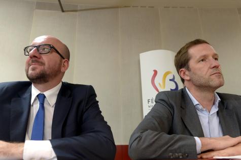 Il premier belga Charles Michel con il presidente della Vallonia Paul Magnette