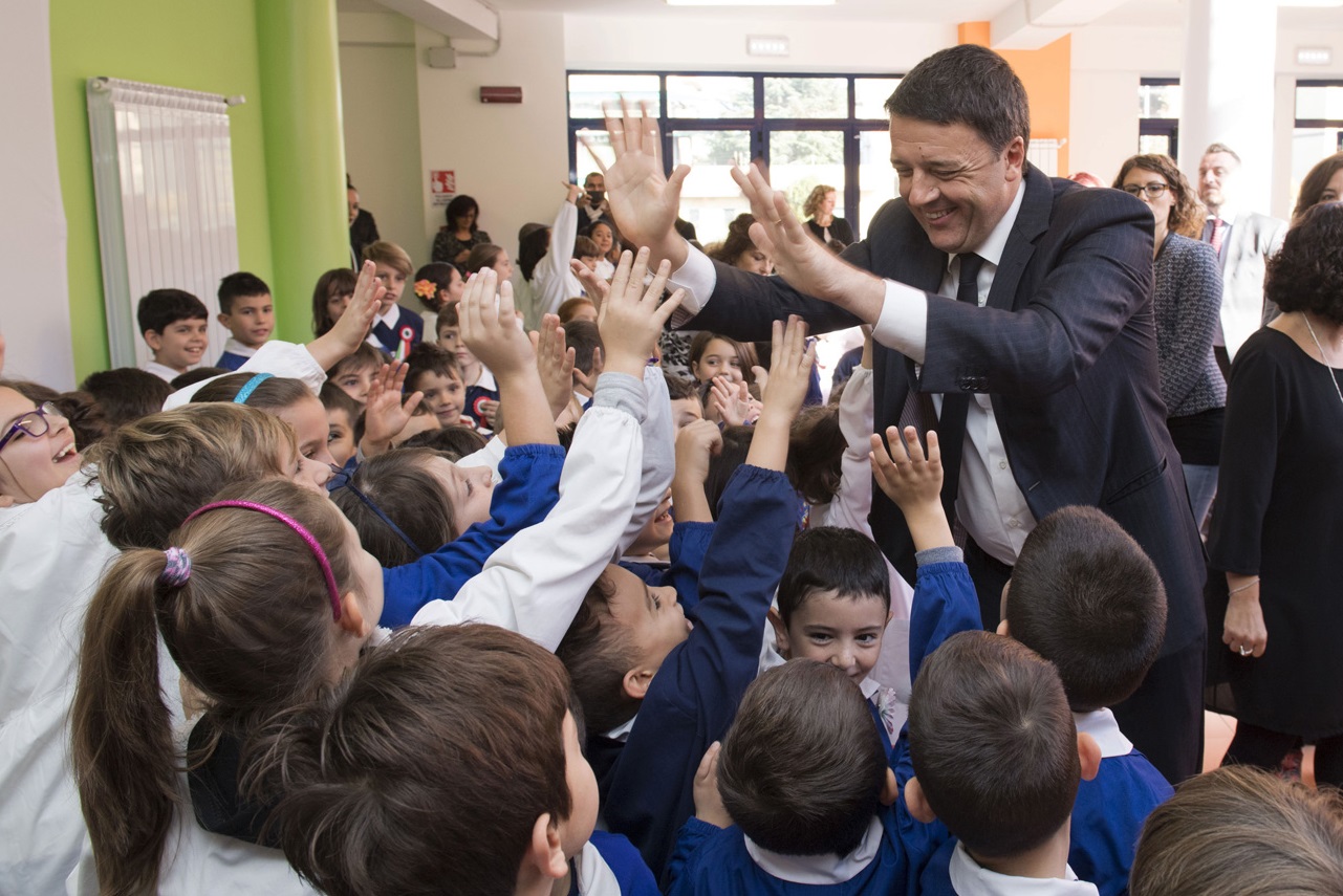 Il Presidente del Consiglio Matteo Renzi all’Istituto scolastico "Pablo Neruda" a Roma per la prima Giornata Nazionale per la sicurezza nelle scuole e la sigla di un Protocollo d’intesa con la Bei - foto Palazzo Chigi