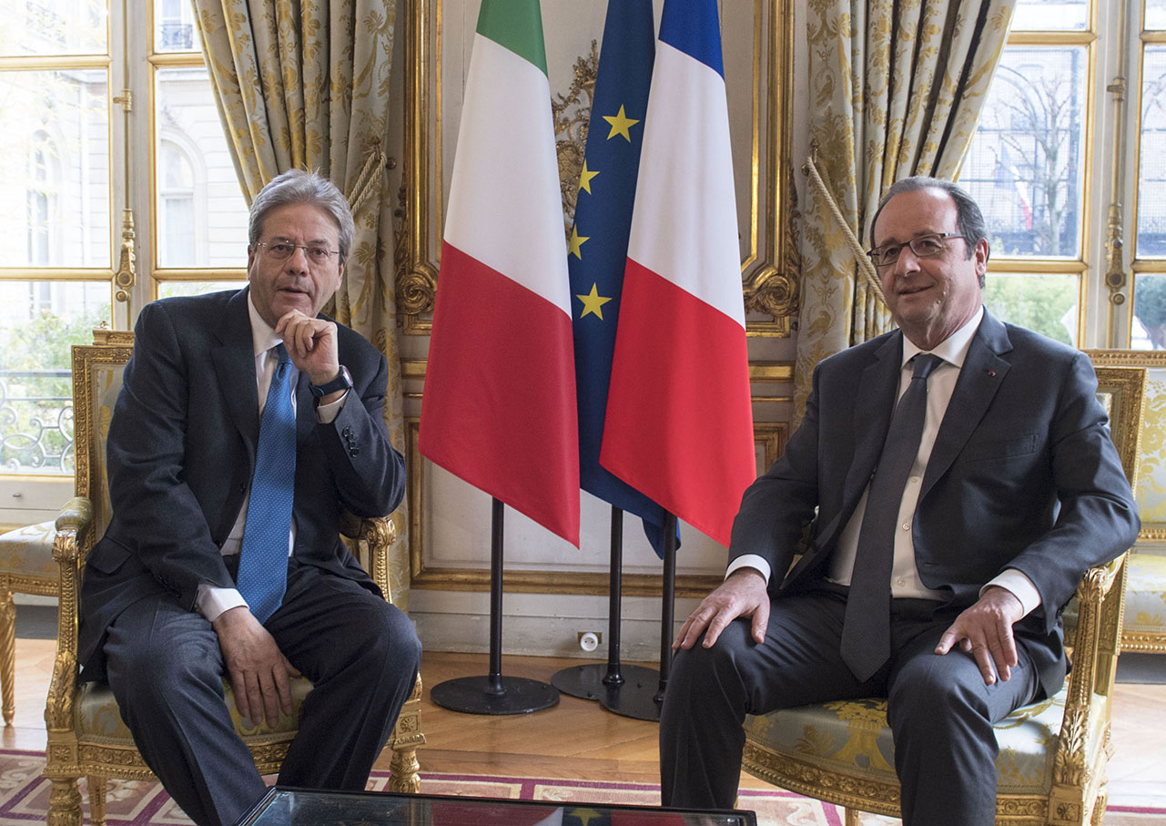 Il presidente del Consiglio, Paolo Gentiloni, e il presidente francese Francois Hollande (Foto: Barchielli, Palazzo Chigi)