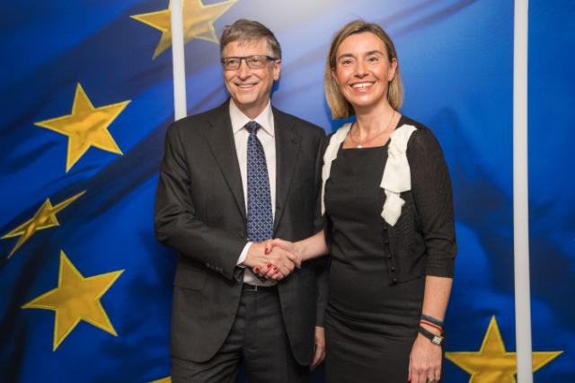 Bill Gates e Federica Mogherini - foto Commissione Ue