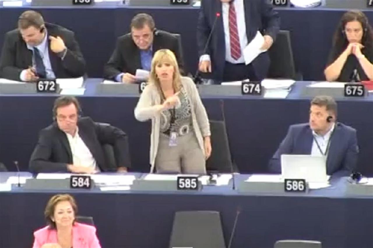 Alessandra Mussolini durante un intervento in Parlamento europeo