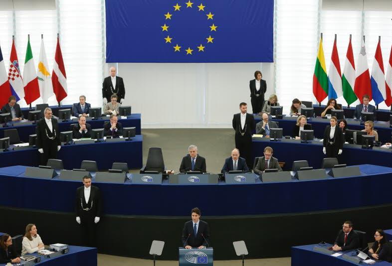 Il premier canadese Justin Trudeau durante il suo intervento nell'Aula del Parlamento europeo. E' la prima volta per un capo di governo canadese.