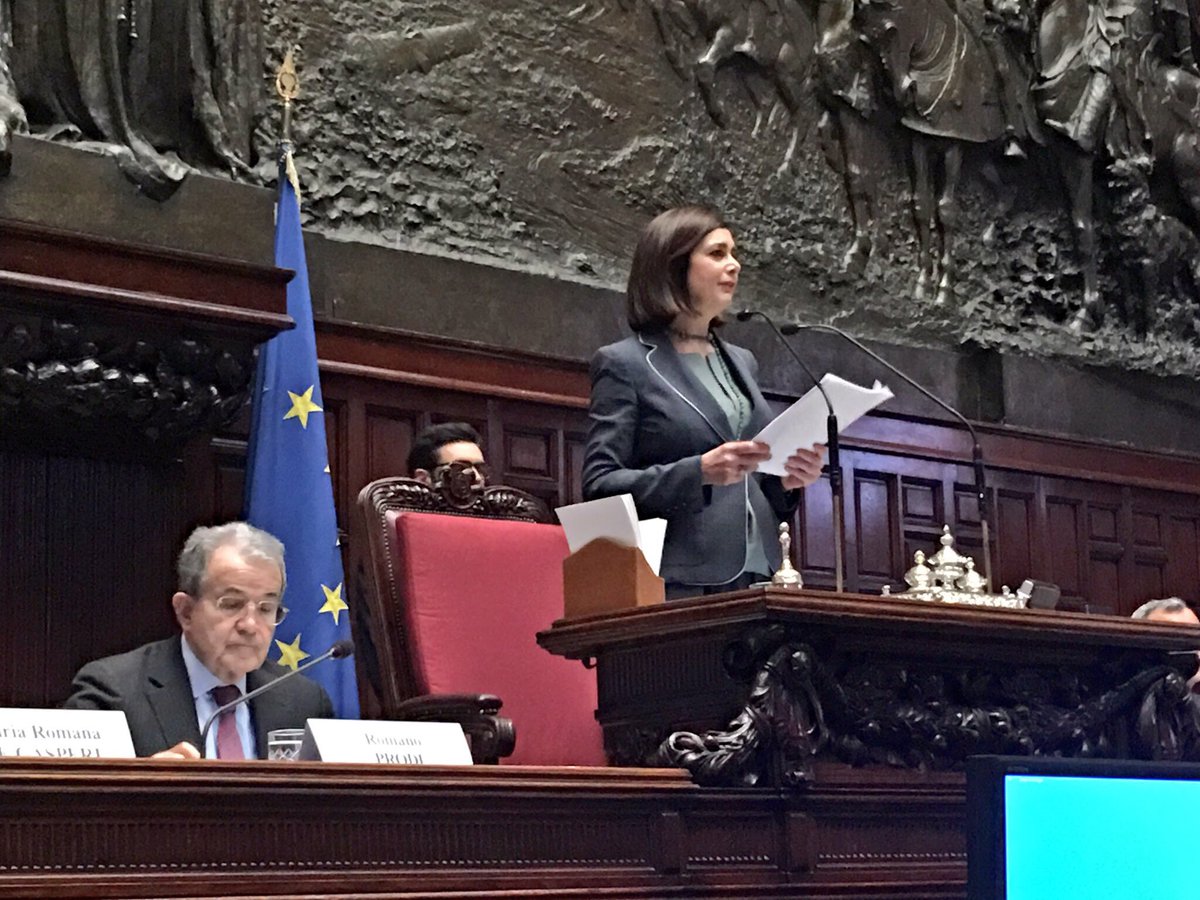 Laura Boldrini durante il suo discorso in Aula. A sinistra Romano Prodi.