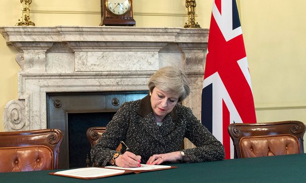 Brexit, May, lettera, firma, ambasciatore