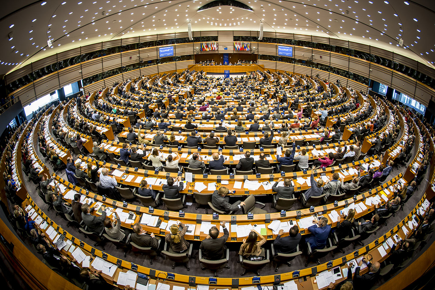 parlamento europeo, fondi, eurodeputati, spese