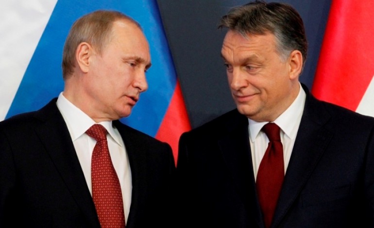 Viktor Orban (a destra) durante un incontro con il presidente russo Vladimir Putin.