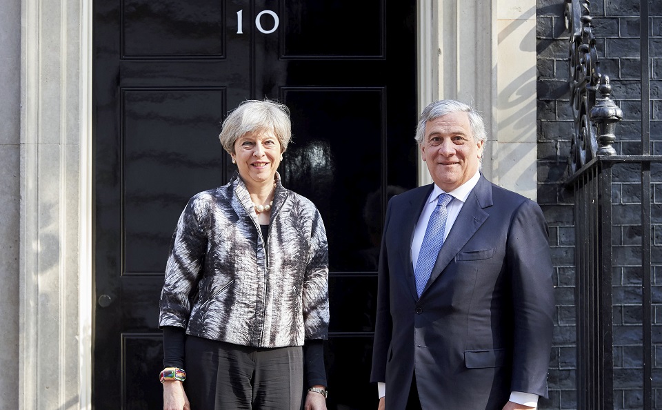 Theresa May e Antonio Tajani - © European Union 2017 - Source : EP